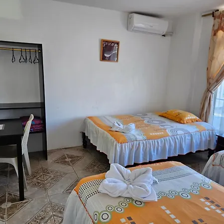 Hostal Cerro Azul Puerto Villamil Extérieur photo